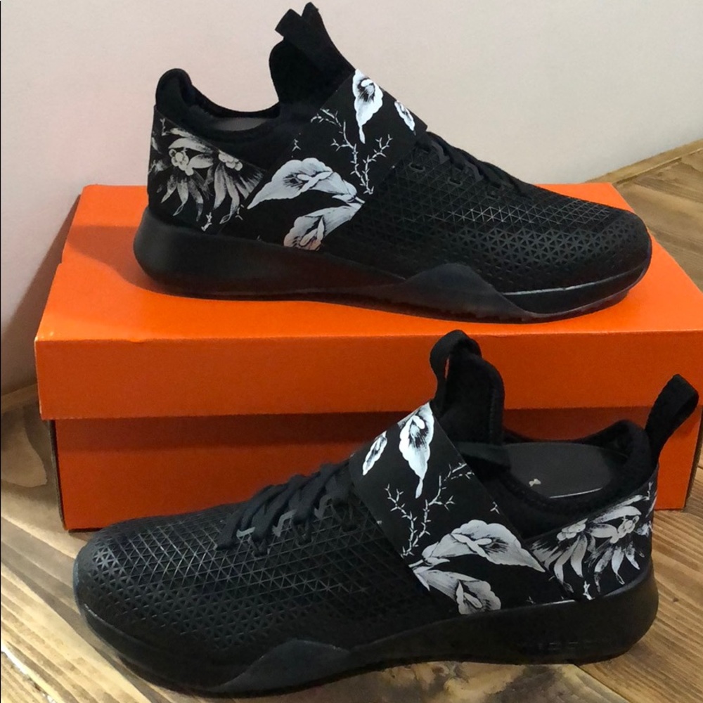 Women’s Nike Air Zoom Strong Amp Gym SZ 7 & 8 - Picture 3 of 8